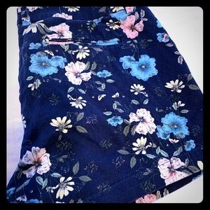 Floral navy shorts